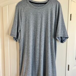 Lululemon Men's Crew Neck Short Sleeve T-Shirt in Light Blue Size Medium